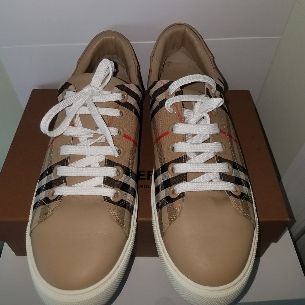 (SOLD) $429 BURBERRY Women's Albridge Vintage Ch Sneakers - Picture 6 of 16
